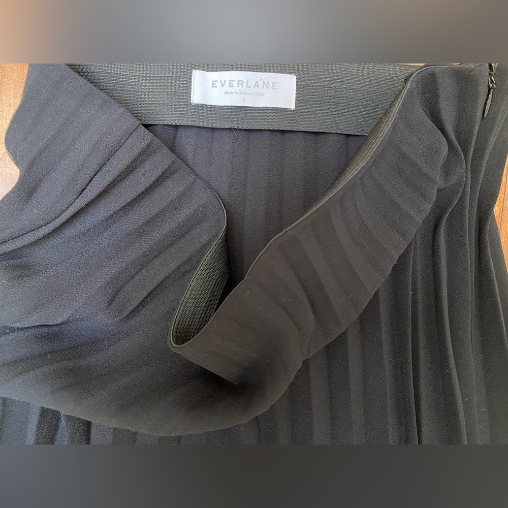 Everlane Black Pleated Midi Skirt - Picture 2 of 5